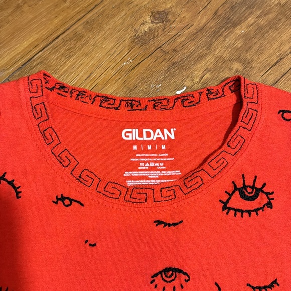 Hand embroidered abstract portrait t shirt - Picture 4 of 7